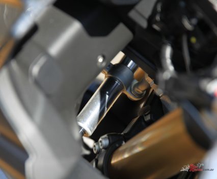 BikeReview-Aprilia-Tuono-V4-1100-Details-43