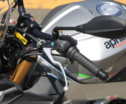 BikeReview-Aprilia-Tuono-V4-1100-Details-50