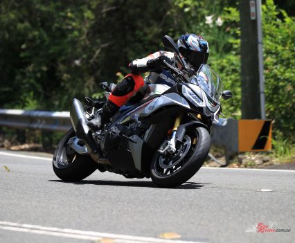 BikeReview-Aprilia-Tuono-V4-1100-Jeff5