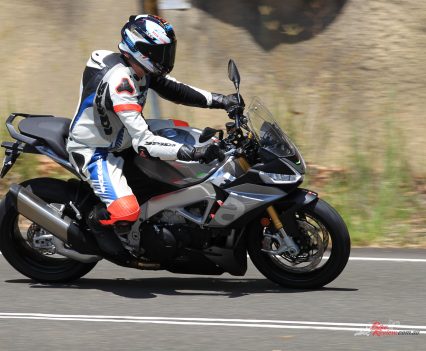 BikeReview-Aprilia-Tuono-V4-1100-Jeff9