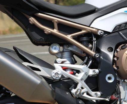 Full Floater Pro DDC equipped rear shock, 117mm travel.