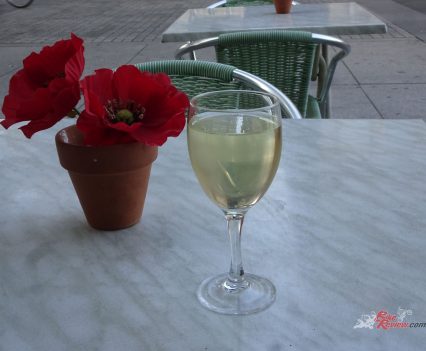 And why not lift a respectful glass of the local white wine of Amiens in memory.