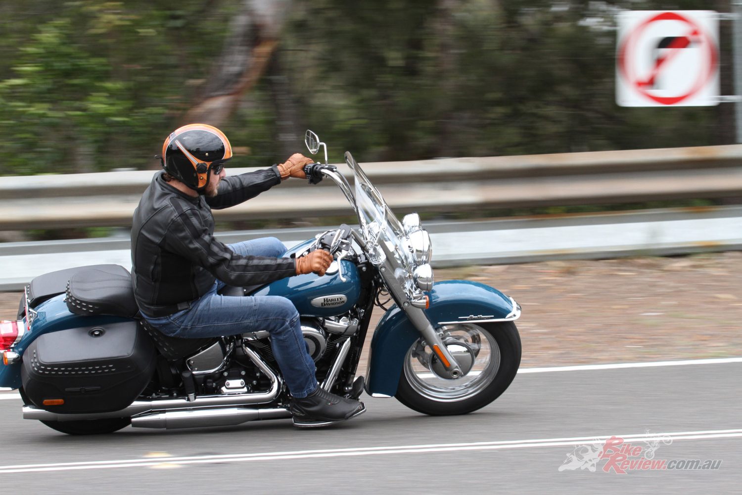 The rider triangle is extra comfortable on the Heritage Classic, with a 300km-plus range, it's all day riding at its best.