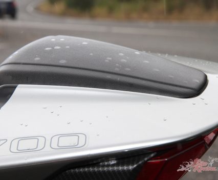 Solo seat despite pillion pegs.