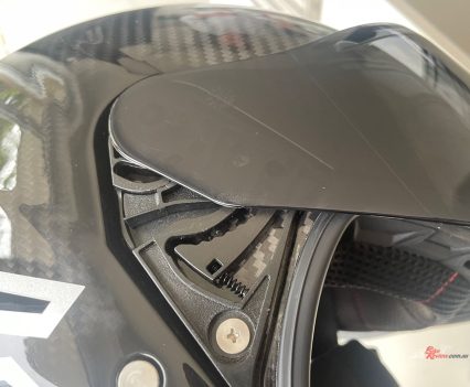 Visors are easily changeable but super secure through 6D's latch system.