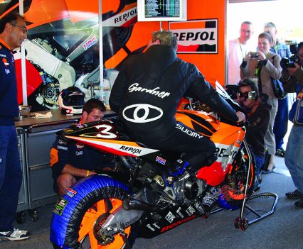 A champion of the two-stroke era, Wayne was still an expert of taming four strokes...