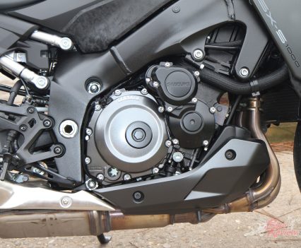 The GSX-S1000 adopts the Suzuki Clutch Assist System (SCAS)