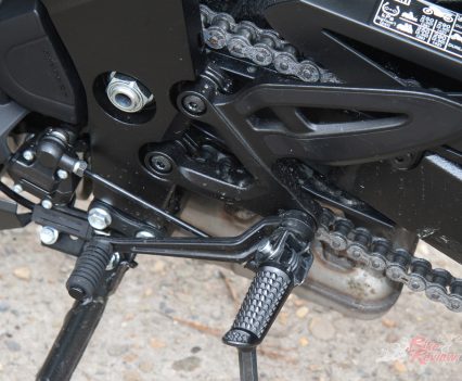 Six-speed gearbox with quick-shifter.