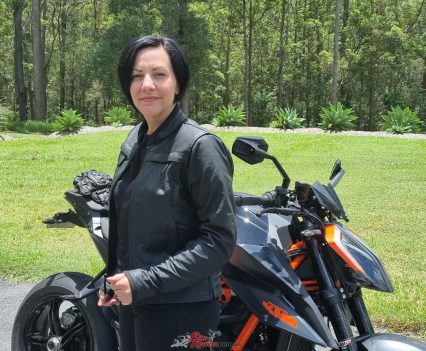 The perfect in-between jacket for everyday riding.