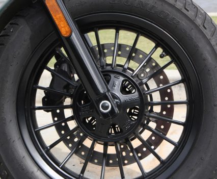 40mm hydraulic telescopic fork.