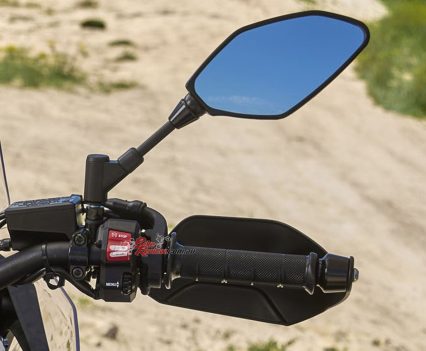 Ténéré Raid controls right.