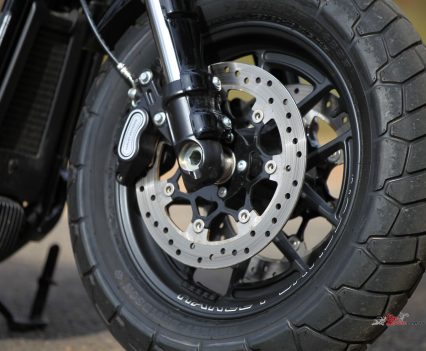 4-piston fixed front brakes.