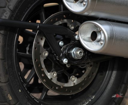 2-piston floating rear brake.