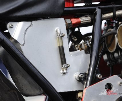 Besides the tacho, you only had this clear oil level tube to check during pitstops.