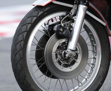 Twin AP-Lockheed calipers were run in Barcelona then switched back to the single-piston Tokico CB500 calipers.