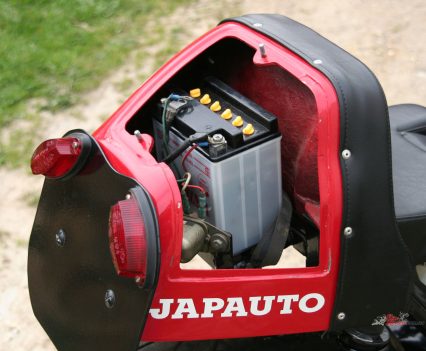 Tail section hiding the battery.