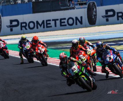 Bautista initially lost out at the start but was able to battle back, first to take second place from Toprak Razgatlioglu.