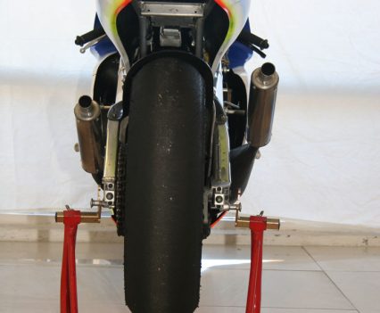 Soft compound Bridgestone slicks.