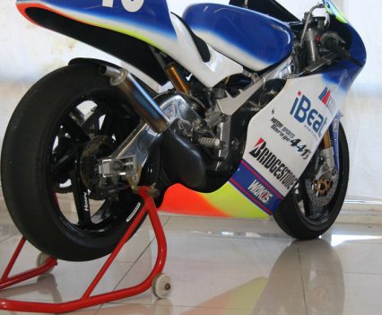 Tall seat for max lean angle.