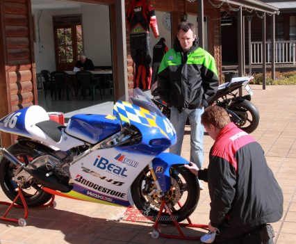 Fuel was mixed on the rich side for the Journalists to keep the TZR250 happy in the cool morning temperatures.