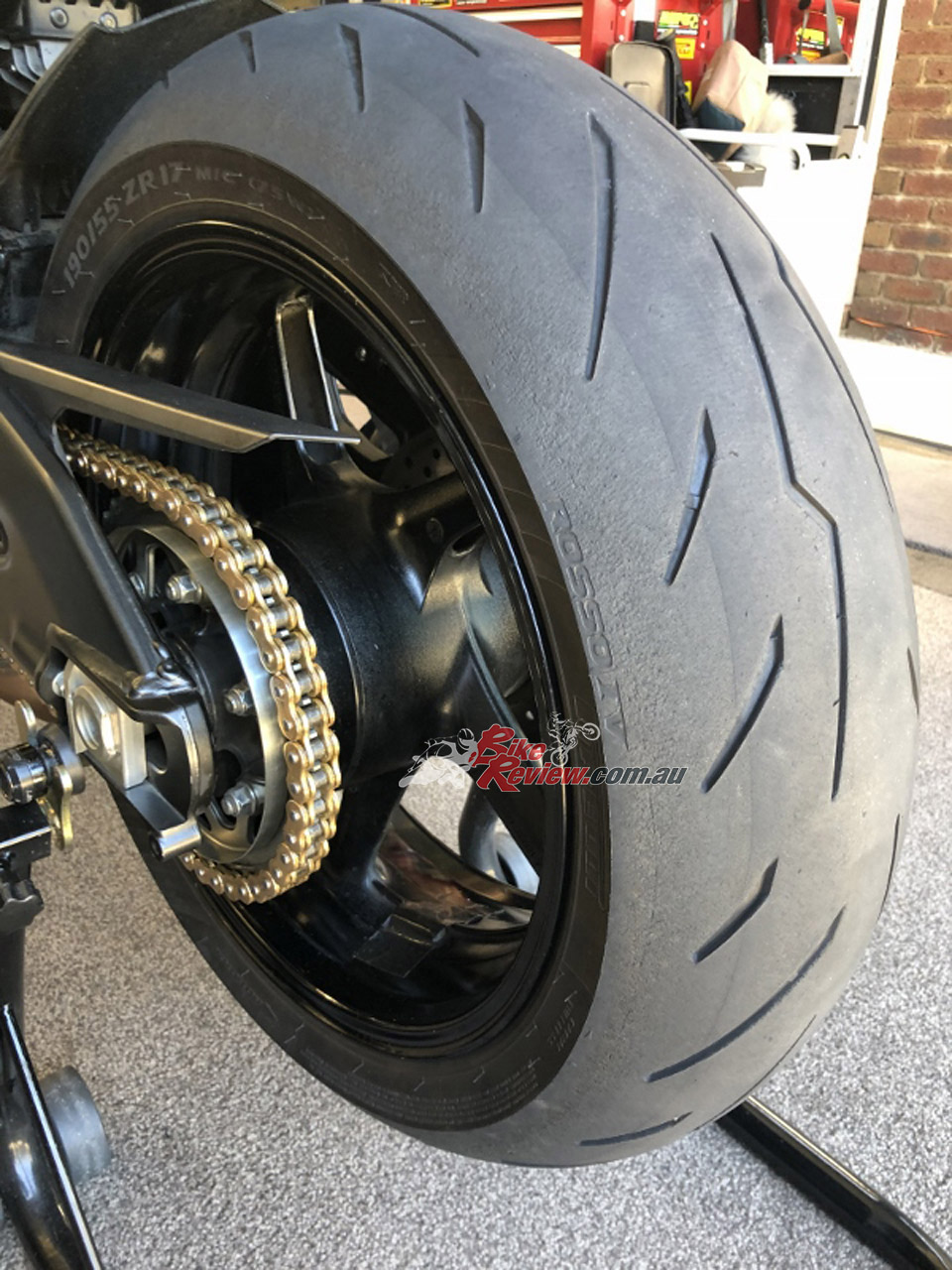 Easy and safe scrub-in with the Pirelli Diablo Rosso IV.