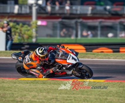 Maxwell and Staring set the early pace.