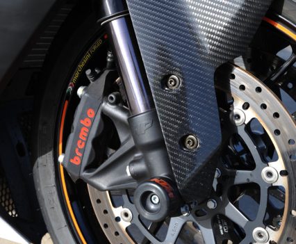 WP forks with TiN coating and Brembo brakes.