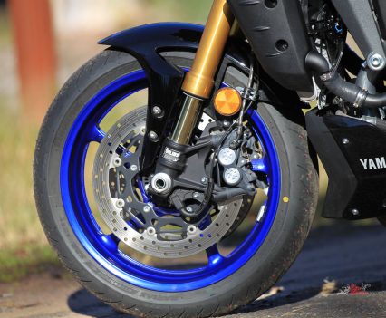 Twin 320mm front discs with four piston calipers.