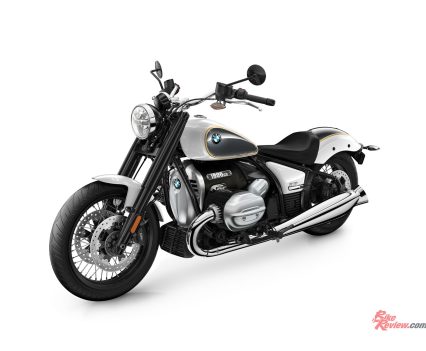 2023 BMW R 18 Classic Mineral white metallic-Meteoric Dust Gold