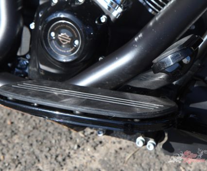 Comfortable foot pegs.