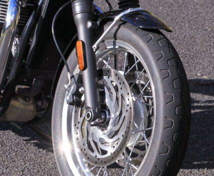 Non-adjustable 41mm cartridge forks.