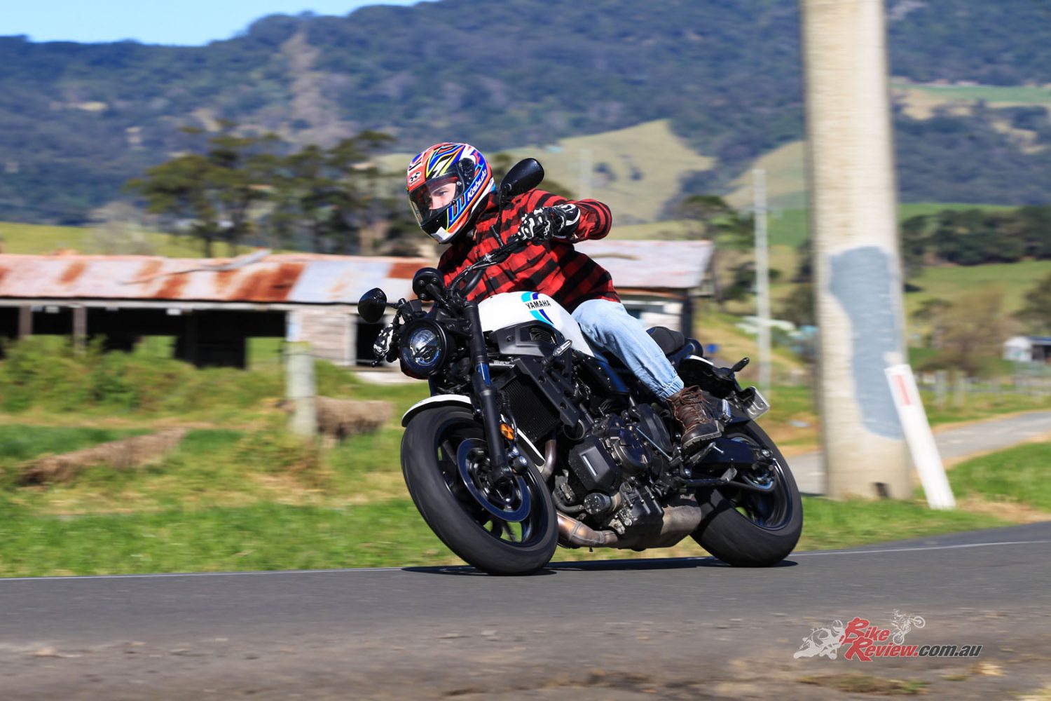 Becoming acquainted with the XSR700, Luca notice all the positives of the bike instantly after throwing a leg over the bike.