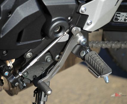 No quickshifter but it would benefit from one.