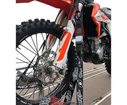 O'Neal Swivel Carabiner tie-down.