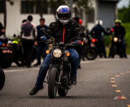 Front on, you can see just how small Nick makes the Hunter 350 look! Perfect for darting in and out of traffic.