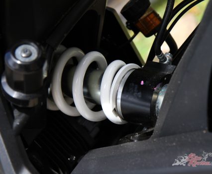 Showa monoshock RSU, with remote hydraulic preload adjustment.