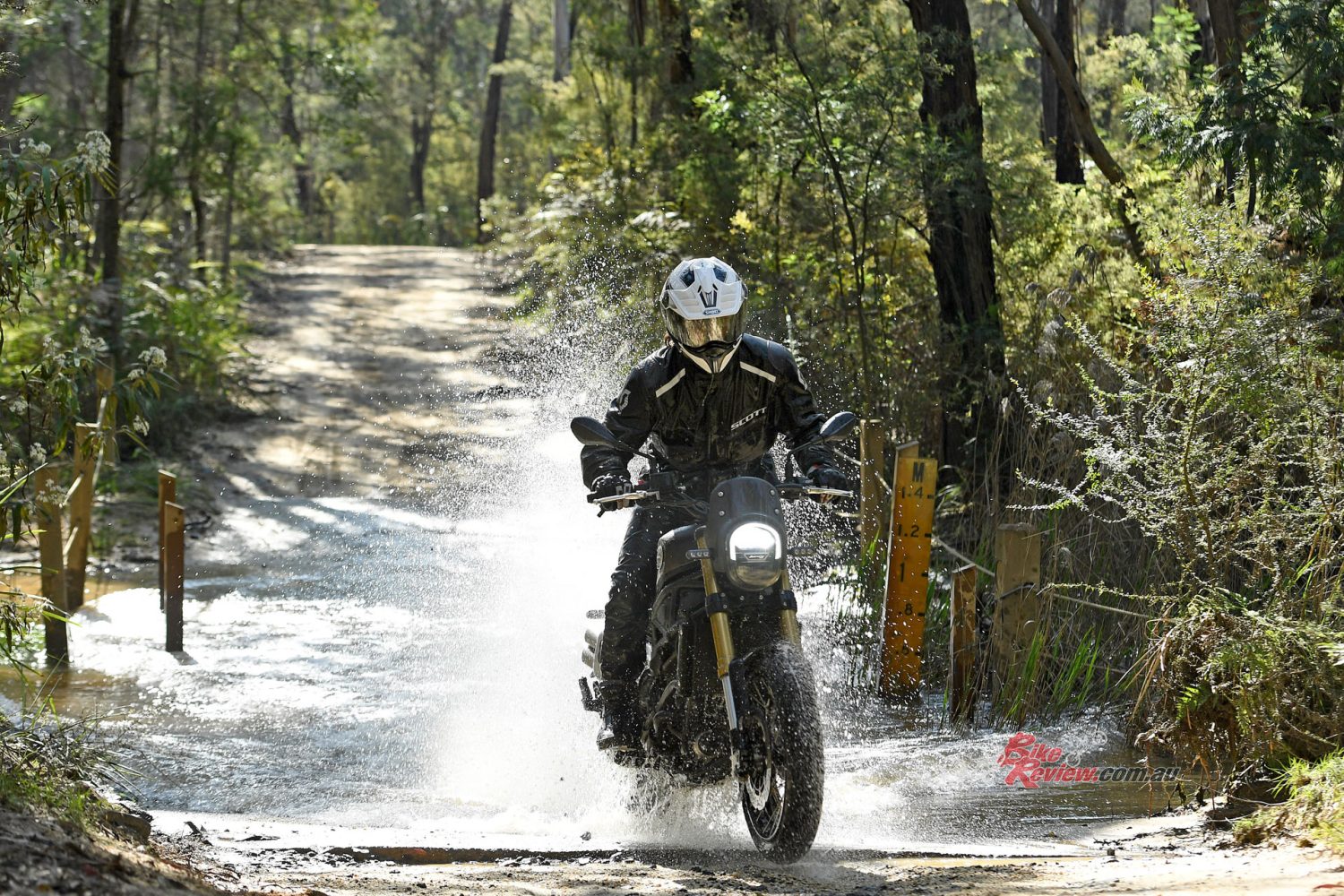 The 800 Trail could've been a spectacular bike with the addition of a few extras in the electronics department.