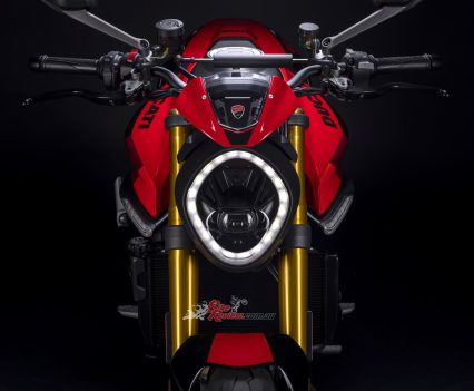 Fully adjustable Öhlins suspension.