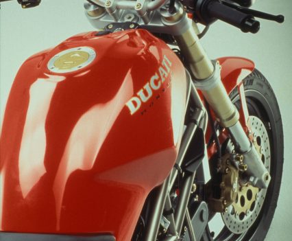 The dynamic lines allow for a nicer rider and more comfort!