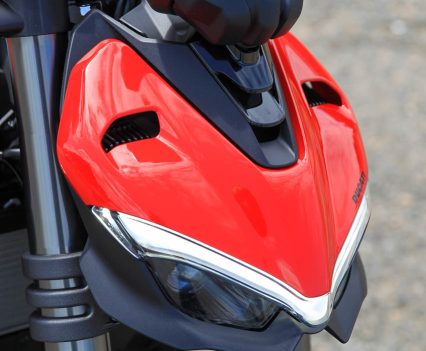 LED DRL with tiny winglets under the headlight.