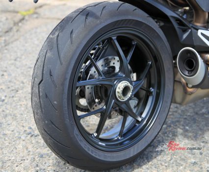 Pirelli Diablo Rosso IV 120/70 ZR17M.
