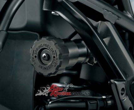 Remote adjuster for rear shock.