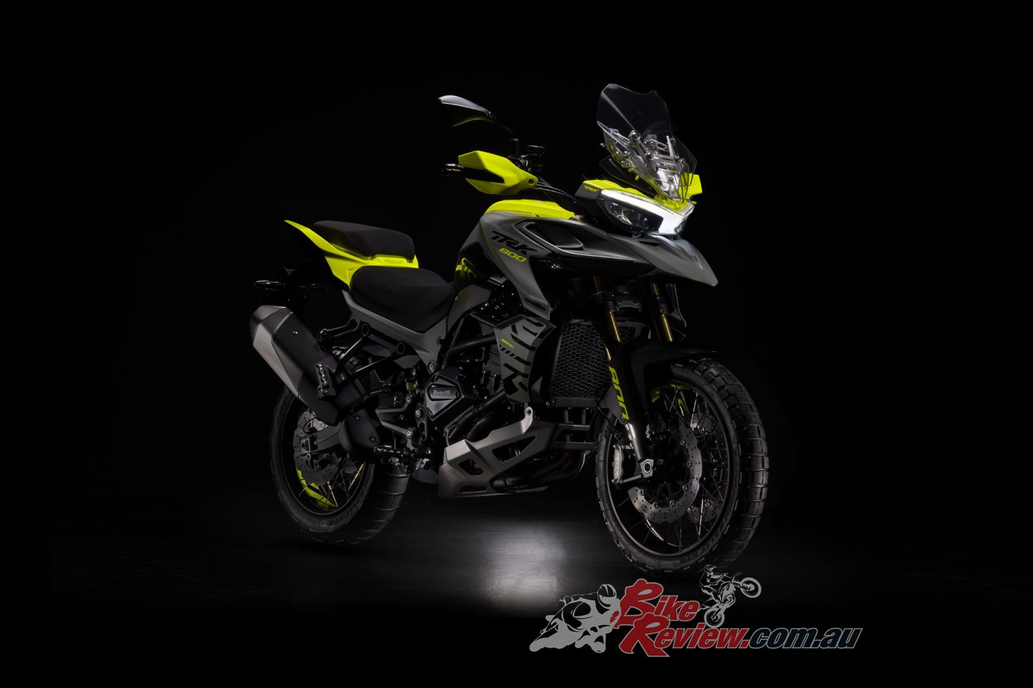 Benelli presented the TRK 800, a brand new adventure bike from the manufacturer based in Pesaro, at EICMA 2022.