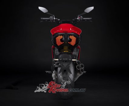 Streamlined rear with a spectacular taillight.