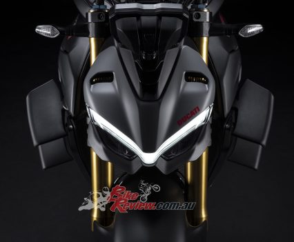 Semi-active Öhlins NIX30 upside-down 43mm forks.