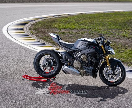 The new “Front Frame” and the Desmosedici Stradale are left uncovered with a minimal bodywork. In the V4 S version, the 2023 model is available in a new, gritty "Grey Nero" livery.