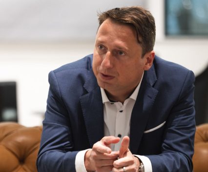 Dr. Robert Hentschel.