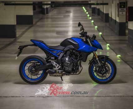 The 2022 model GSX-S1000 established the beginnings of a new design language featuring sharp lines and an edgy futuristic look. And now the GSX-8S is ready to take the ball and carry it.