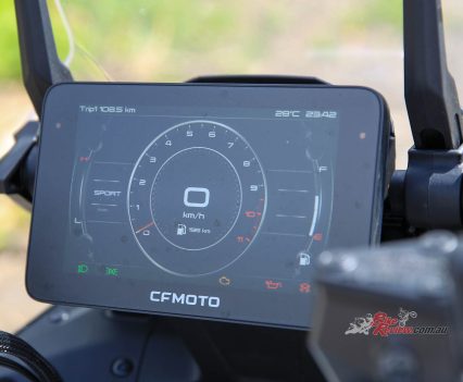 The 7in TFT screen is nicely matte, with a high quality, responsive display providing lots of information on various things going on beneath you