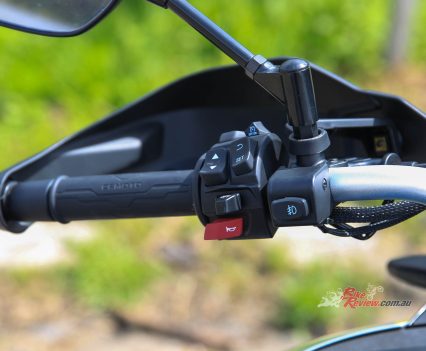 Easy to use switches, cable actuated clutch.